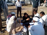 MEETING WITH EYE CHECK UP PATIENT